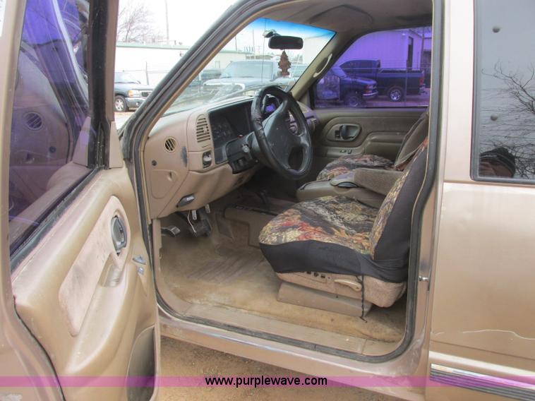 image for item J2361 1995 Chevrolet Silverado 1500 Z71 Ext. Cab pickup truck