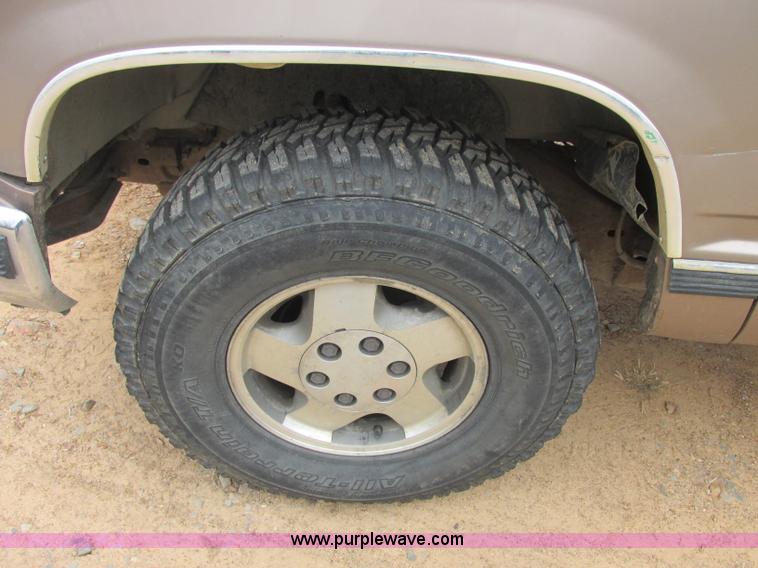 image for item J2361 1995 Chevrolet Silverado 1500 Z71 Ext. Cab pickup truck