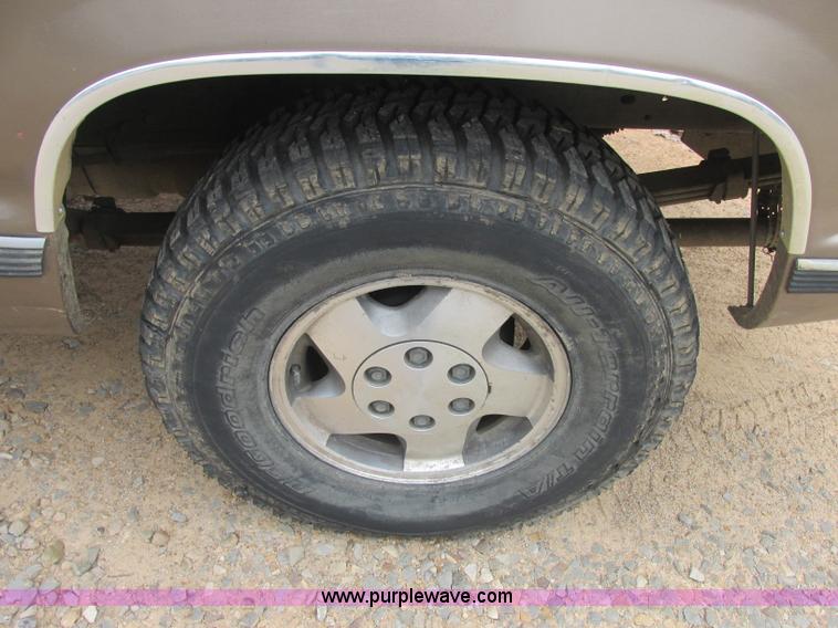 image for item J2361 1995 Chevrolet Silverado 1500 Z71 Ext. Cab pickup truck