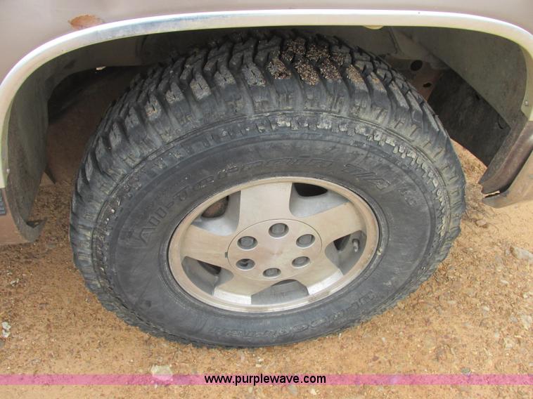 image for item J2361 1995 Chevrolet Silverado 1500 Z71 Ext. Cab pickup truck