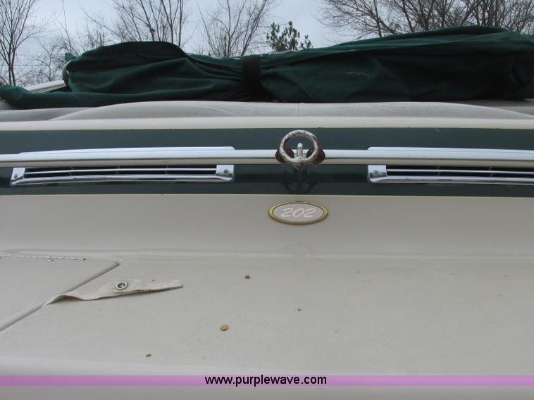 image for item J2362 1998 Crownline 202BR boat