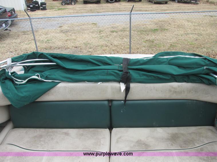 image for item J2362 1998 Crownline 202BR boat