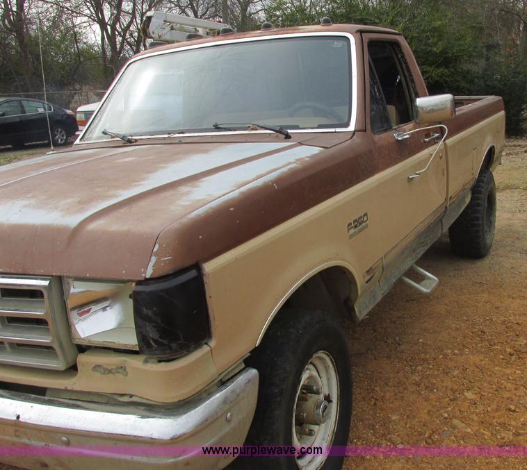 image for item J2364 1987 Ford F250 pickup truck