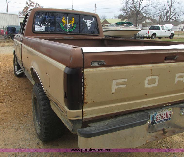 image for item J2364 1987 Ford F250 pickup truck