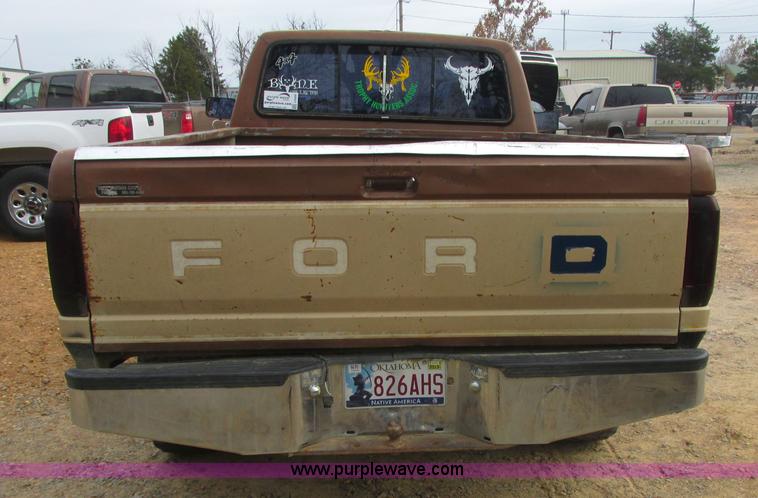 image for item J2364 1987 Ford F250 pickup truck