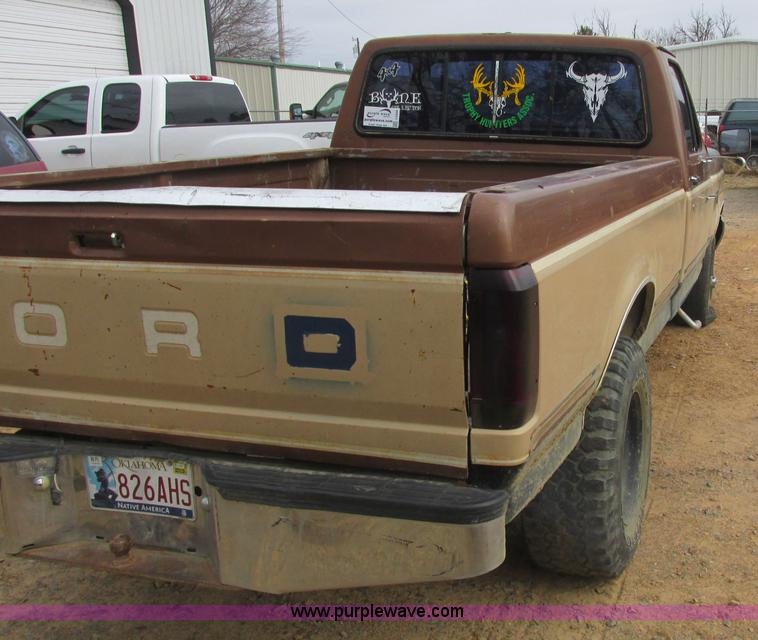image for item J2364 1987 Ford F250 pickup truck