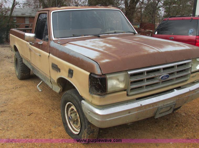 image for item J2364 1987 Ford F250 pickup truck