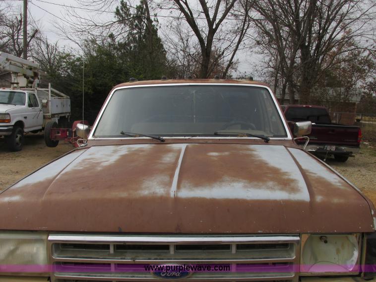 image for item J2364 1987 Ford F250 pickup truck