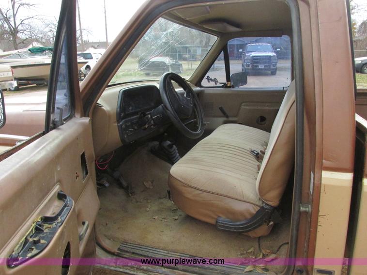 image for item J2364 1987 Ford F250 pickup truck