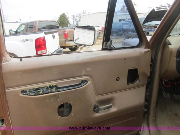 image for item J2364 1987 Ford F250 pickup truck