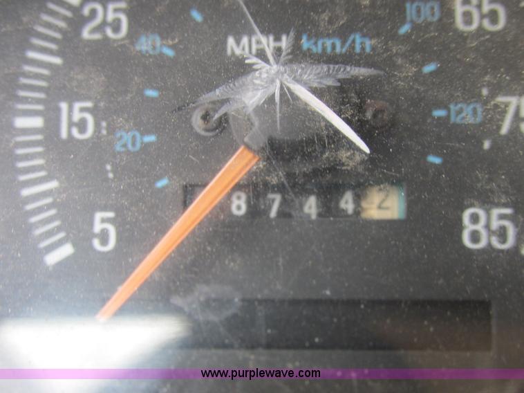 image for item J2364 1987 Ford F250 pickup truck