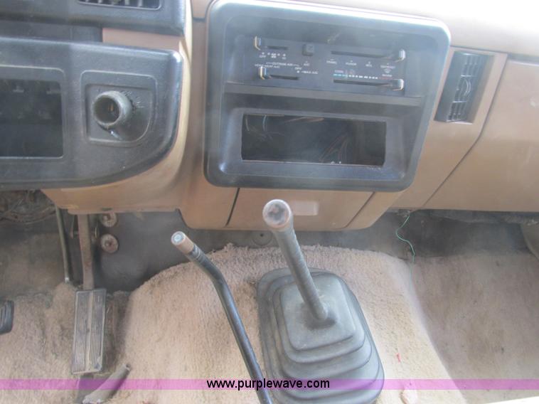 image for item J2364 1987 Ford F250 pickup truck