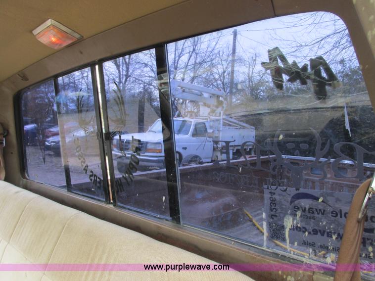 image for item J2364 1987 Ford F250 pickup truck