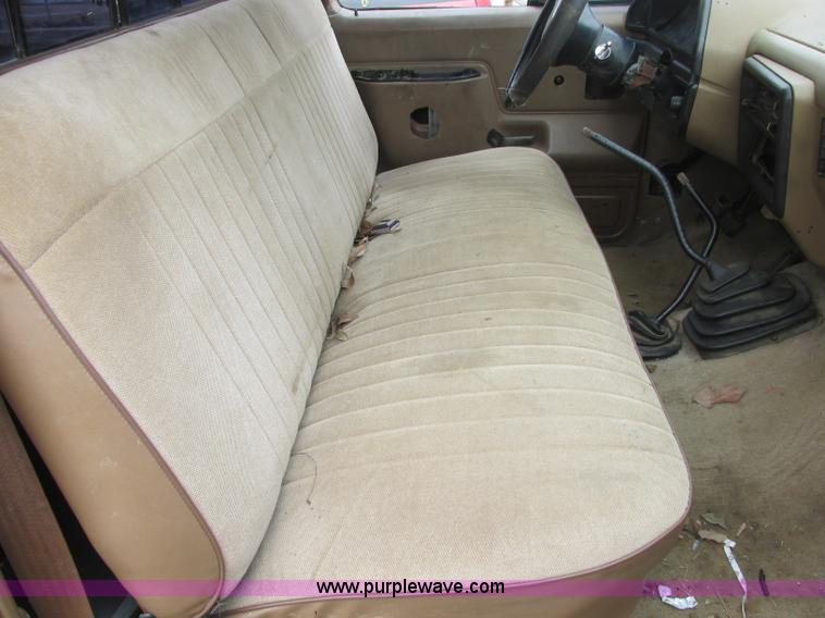 image for item J2364 1987 Ford F250 pickup truck