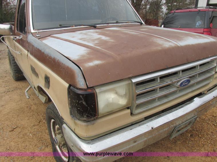 image for item J2364 1987 Ford F250 pickup truck