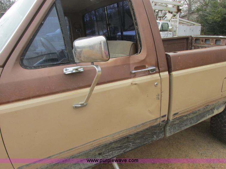 image for item J2364 1987 Ford F250 pickup truck
