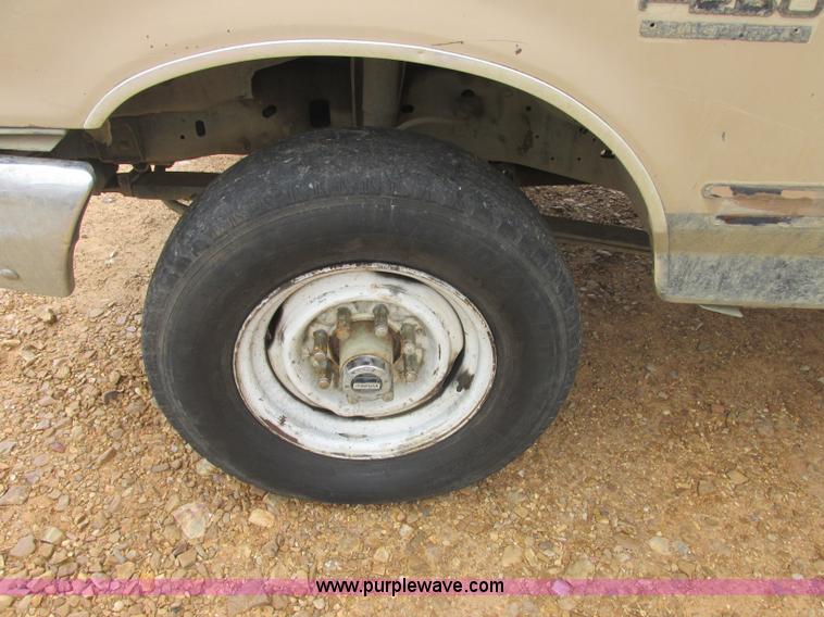 image for item J2364 1987 Ford F250 pickup truck