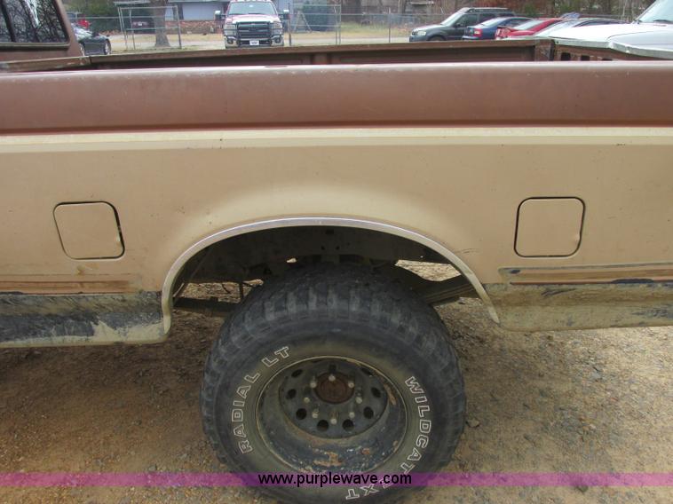 image for item J2364 1987 Ford F250 pickup truck