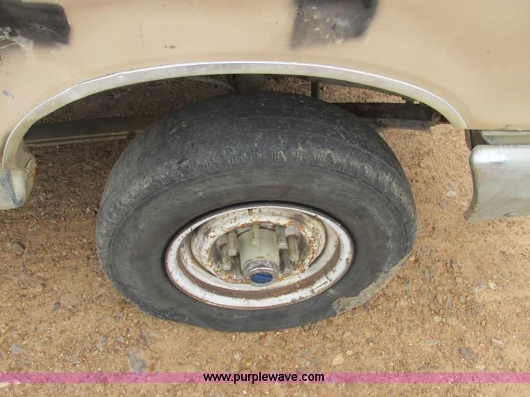 image for item J2364 1987 Ford F250 pickup truck