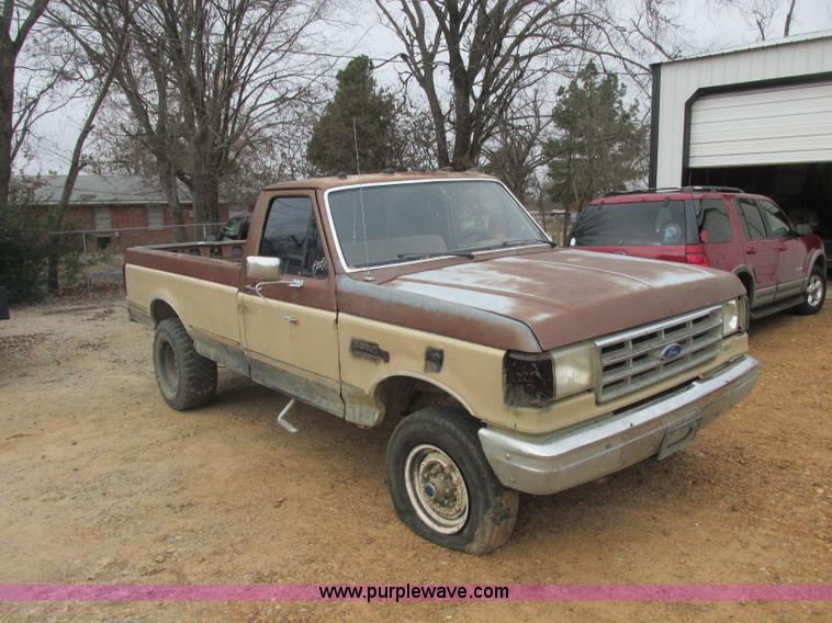 image for item J2364 1987 Ford F250 pickup truck