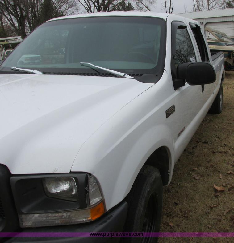 image for item J2365 2004 Ford F250 Super Duty Crew Cab pickup truck