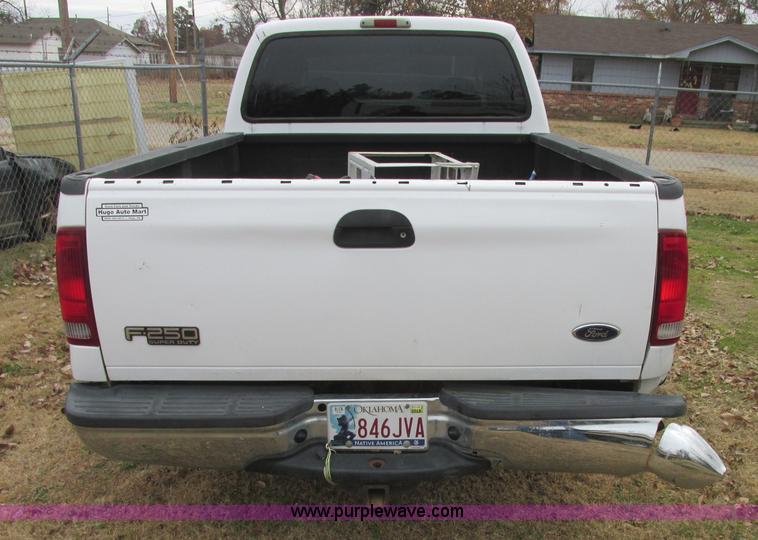 image for item J2365 2004 Ford F250 Super Duty Crew Cab pickup truck