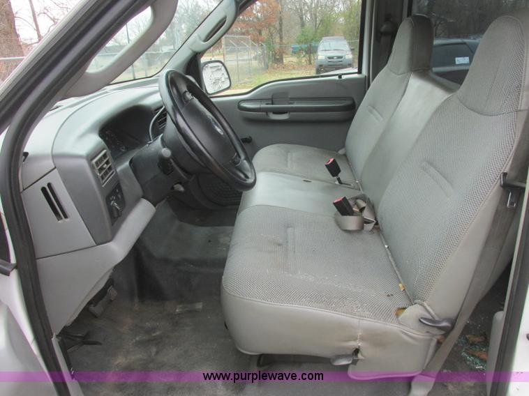 image for item J2365 2004 Ford F250 Super Duty Crew Cab pickup truck