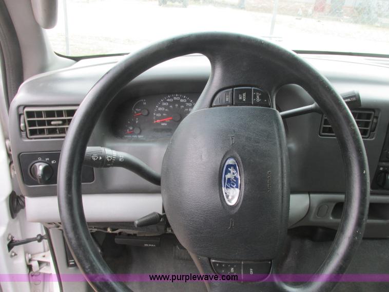 image for item J2365 2004 Ford F250 Super Duty Crew Cab pickup truck