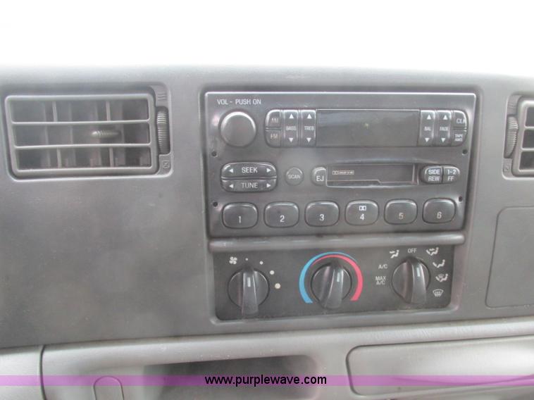 image for item J2365 2004 Ford F250 Super Duty Crew Cab pickup truck