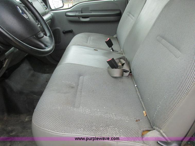 image for item J2365 2004 Ford F250 Super Duty Crew Cab pickup truck