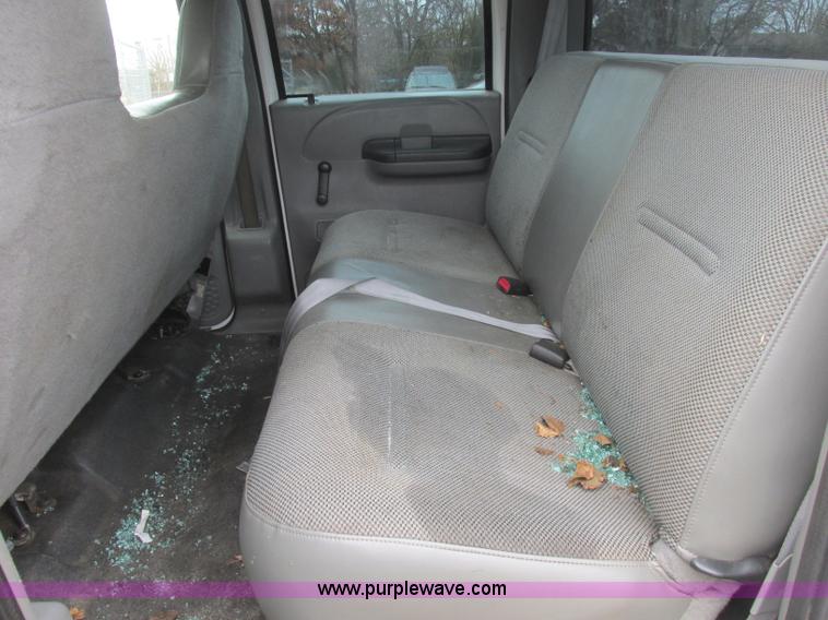 image for item J2365 2004 Ford F250 Super Duty Crew Cab pickup truck