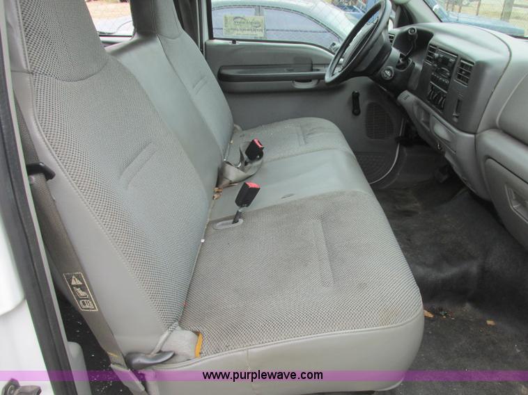 image for item J2365 2004 Ford F250 Super Duty Crew Cab pickup truck