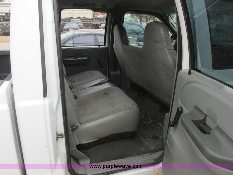 image for item J2365 2004 Ford F250 Super Duty Crew Cab pickup truck