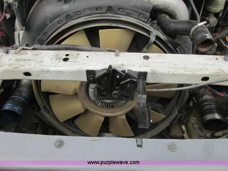 image for item J2365 2004 Ford F250 Super Duty Crew Cab pickup truck