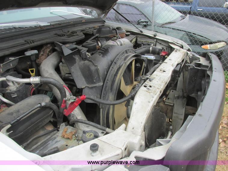 image for item J2365 2004 Ford F250 Super Duty Crew Cab pickup truck