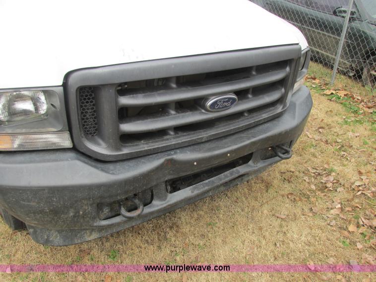 image for item J2365 2004 Ford F250 Super Duty Crew Cab pickup truck