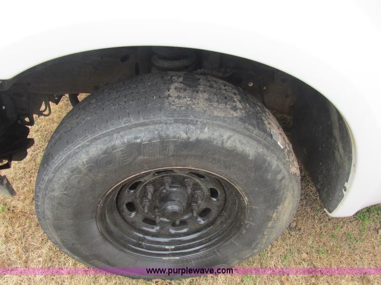 image for item J2365 2004 Ford F250 Super Duty Crew Cab pickup truck