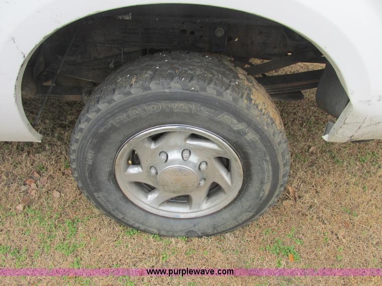 image for item J2365 2004 Ford F250 Super Duty Crew Cab pickup truck