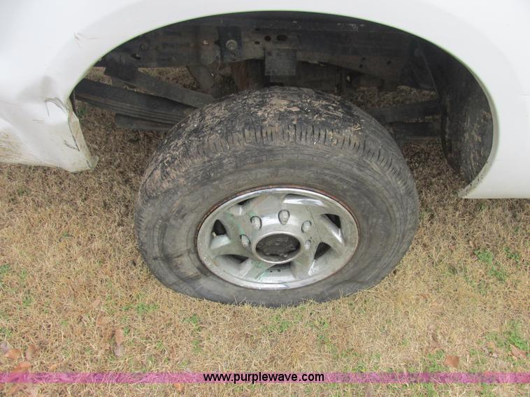 image for item J2365 2004 Ford F250 Super Duty Crew Cab pickup truck