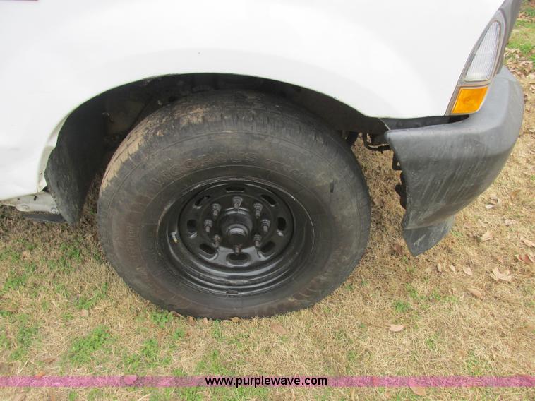 image for item J2365 2004 Ford F250 Super Duty Crew Cab pickup truck