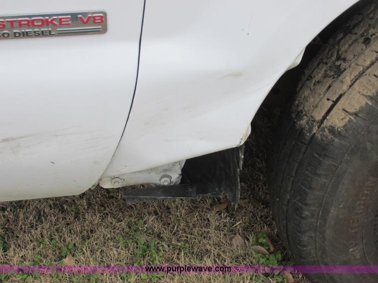 image for item J2365 2004 Ford F250 Super Duty Crew Cab pickup truck