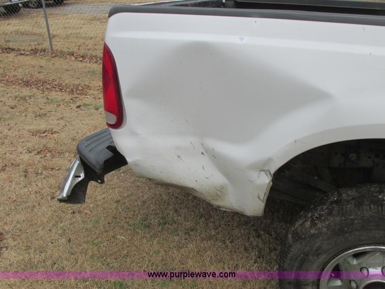 image for item J2365 2004 Ford F250 Super Duty Crew Cab pickup truck