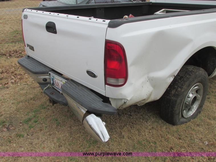 image for item J2365 2004 Ford F250 Super Duty Crew Cab pickup truck