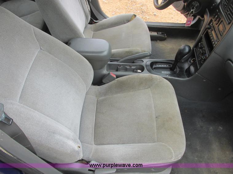 image for item J2368 2000 Kia Spectra GS