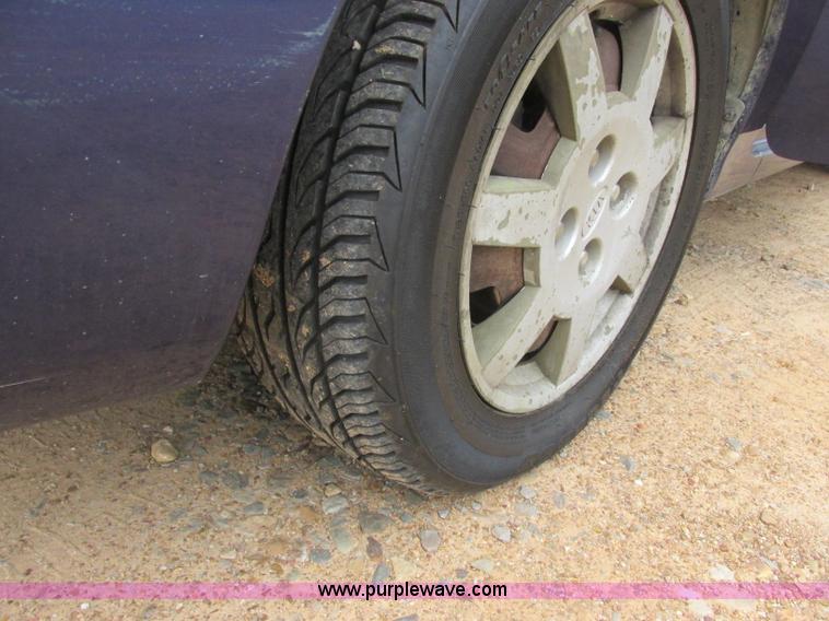 image for item J2368 2000 Kia Spectra GS