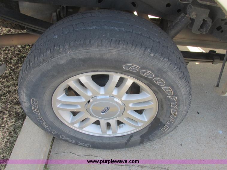 image for item J2376 2010 Ford F150 Lariat SuperCrew pickup truck