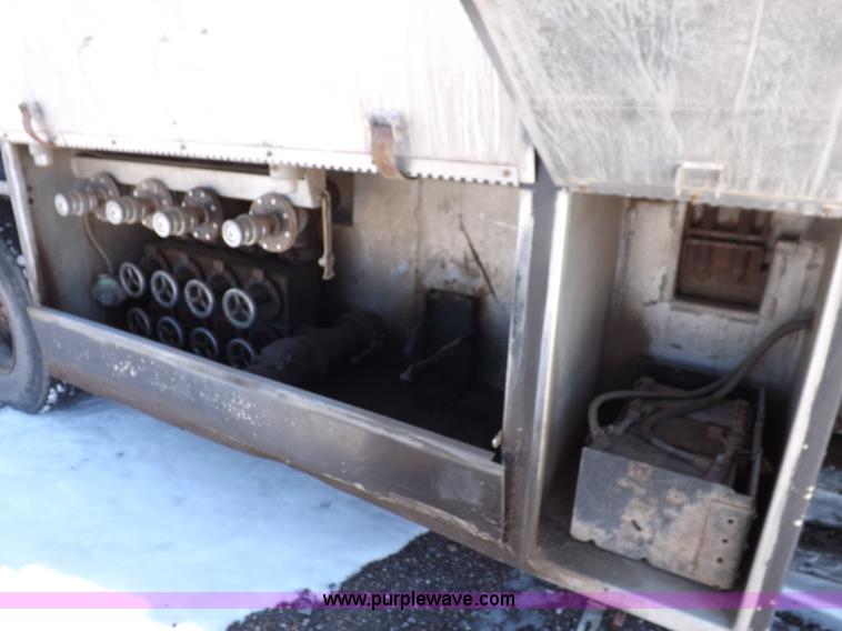 image for item K3031 1995 Ford LTS9000 fuel truck