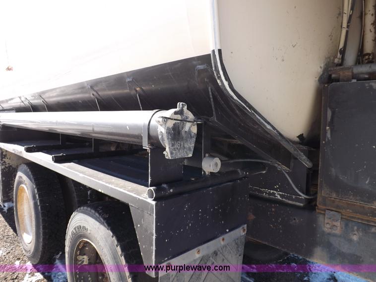 image for item K3031 1995 Ford LTS9000 fuel truck
