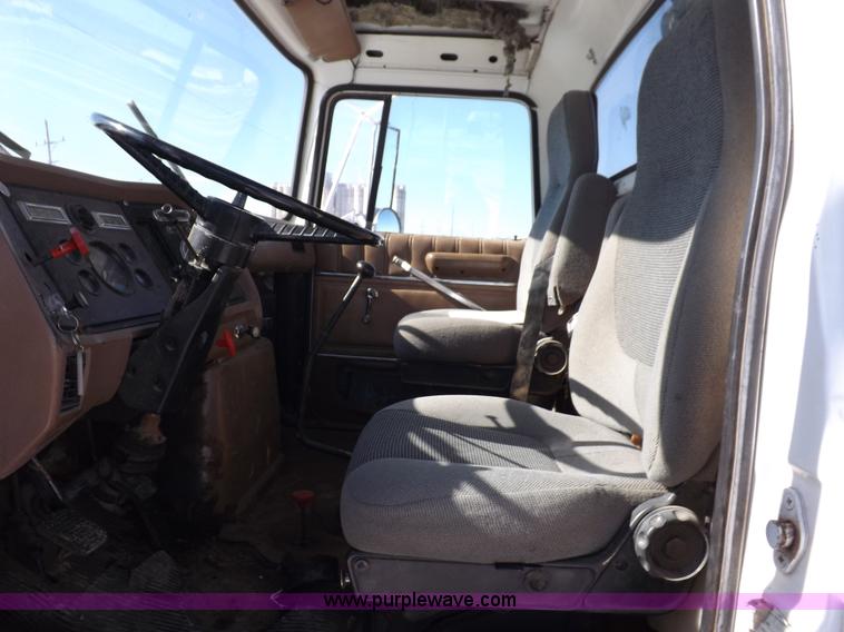 image for item K3032 1987 Ford LN8000 flatbed truck