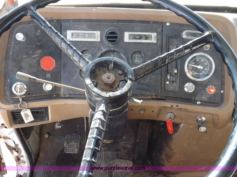 image for item K3032 1987 Ford LN8000 flatbed truck